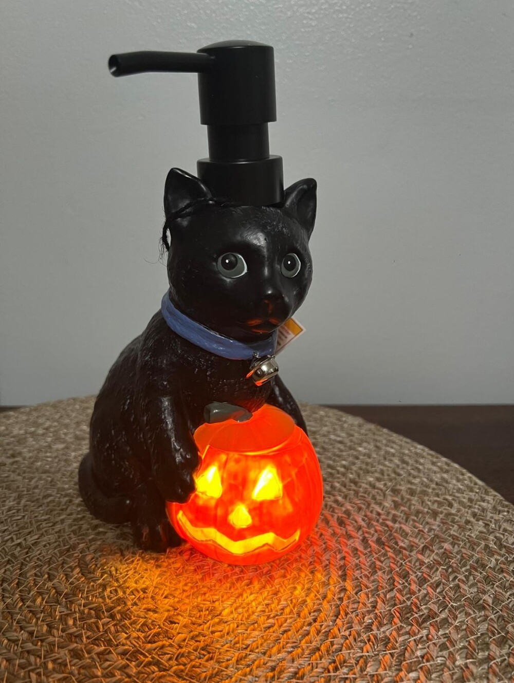 New! Black Cat W/Lighted Pumpkin Soap/Lotion Dispenser Halloween. - Picture 3 of 10